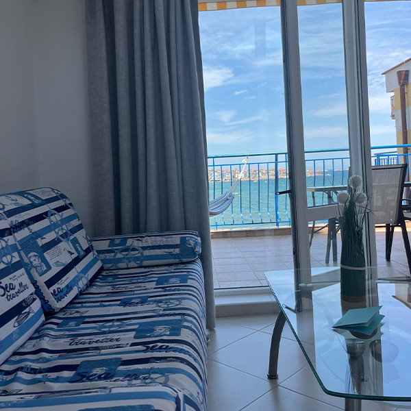 Хол и кухня