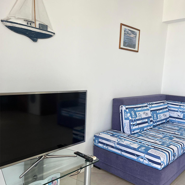 Хол и кухня