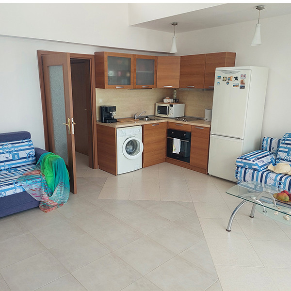 Хол и кухня