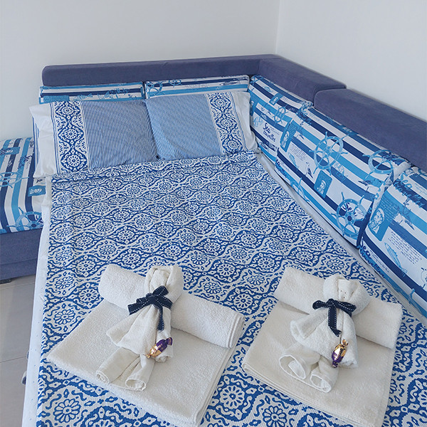 Хол и кухня