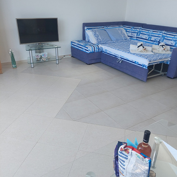 Хол и кухня